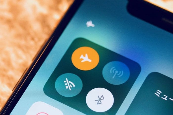 飛行機に乗るときの『機内モード』とは？しないとバレるって本当？