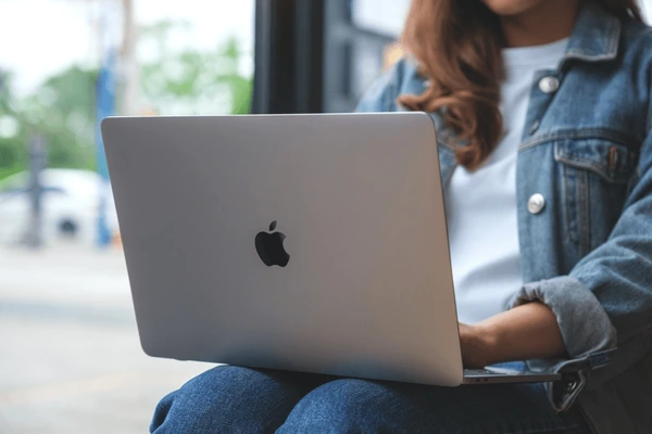 MacBook Air 13インチで後悔する人が多発の理由は？Proとの違いも解説